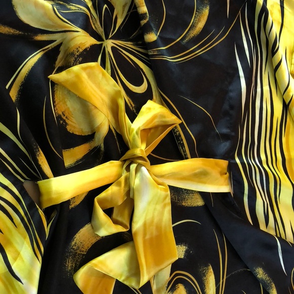 Silk like top in perfect condition - Picture 2 of 5